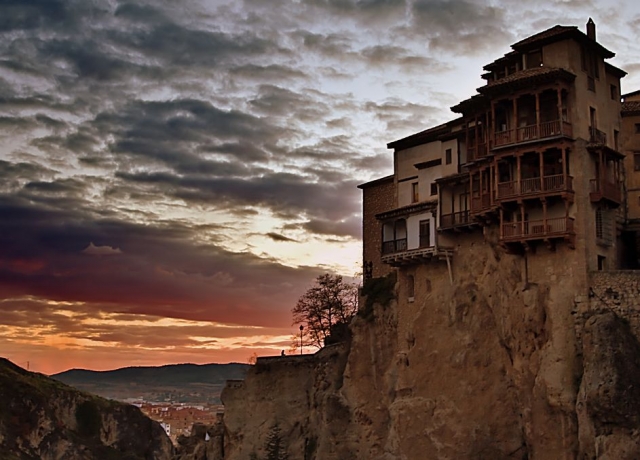Las Casas Colgadas al atardecer